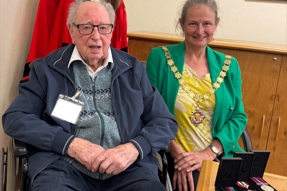 Mayor with veteran
