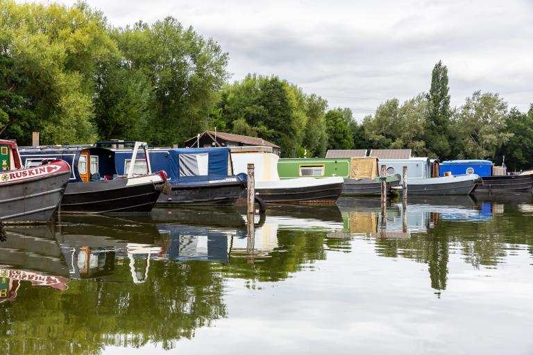 Narrow boats at Pyrford